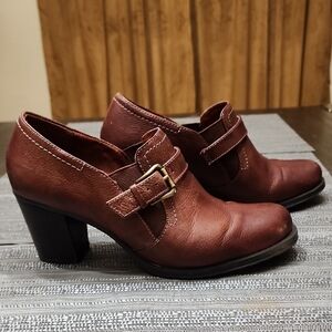 Elegant Brown Leather Heels